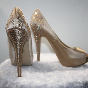 Playy R - Gold Satin Steve Madden Heels Size 9.5M